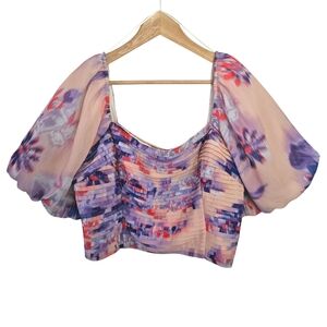 Dynamite‎ Bubble Sleeve Pleated Crop Top Violet Floral